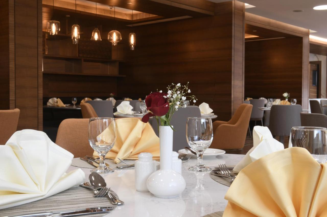 Golden Tulip Riyadh Bagian luar foto