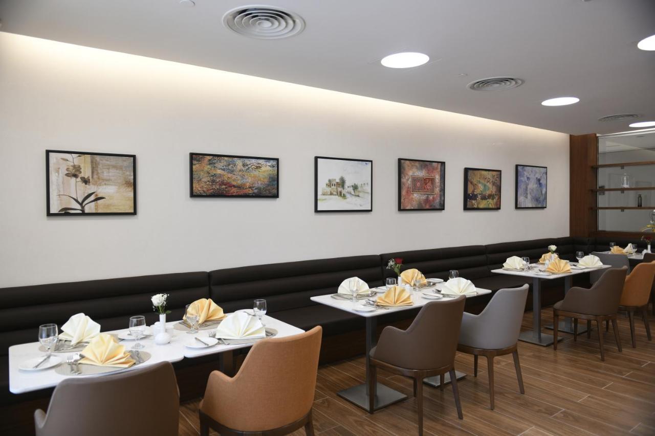 Golden Tulip Riyadh Bagian luar foto