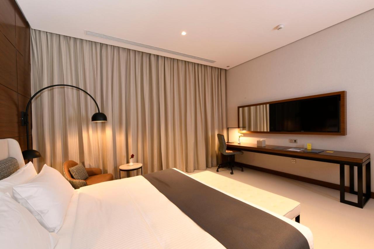 Golden Tulip Riyadh Bagian luar foto